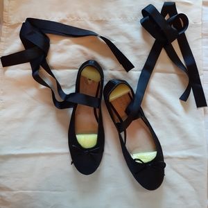 Ballet flats,satin black with ribbons
